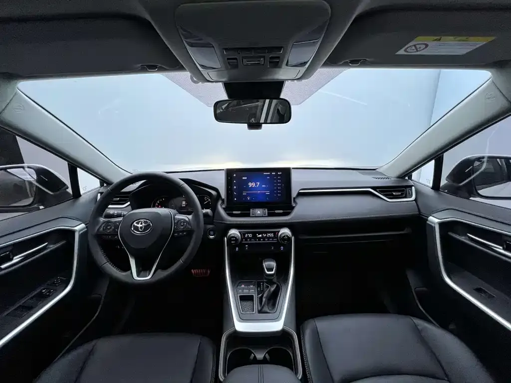 Toyota RAV4 — фото 3