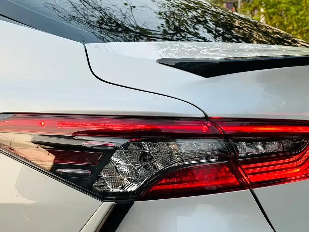 Toyota Camry — фото 2