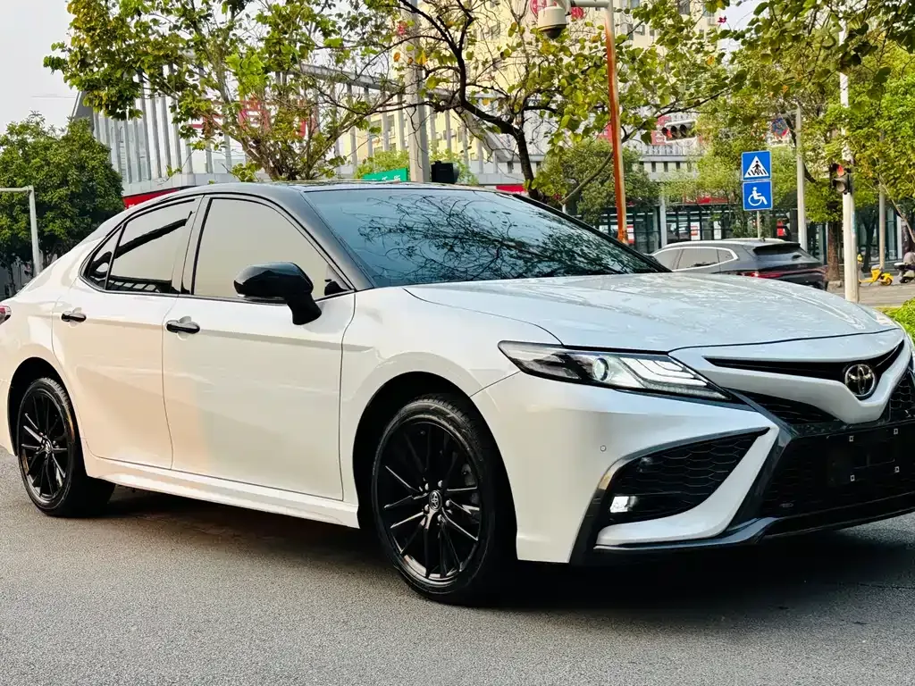 Toyota Camry — фото 8