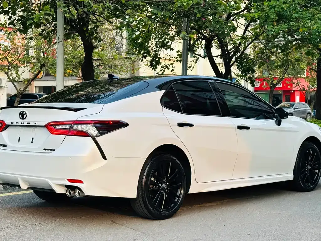 Toyota Camry — фото 10