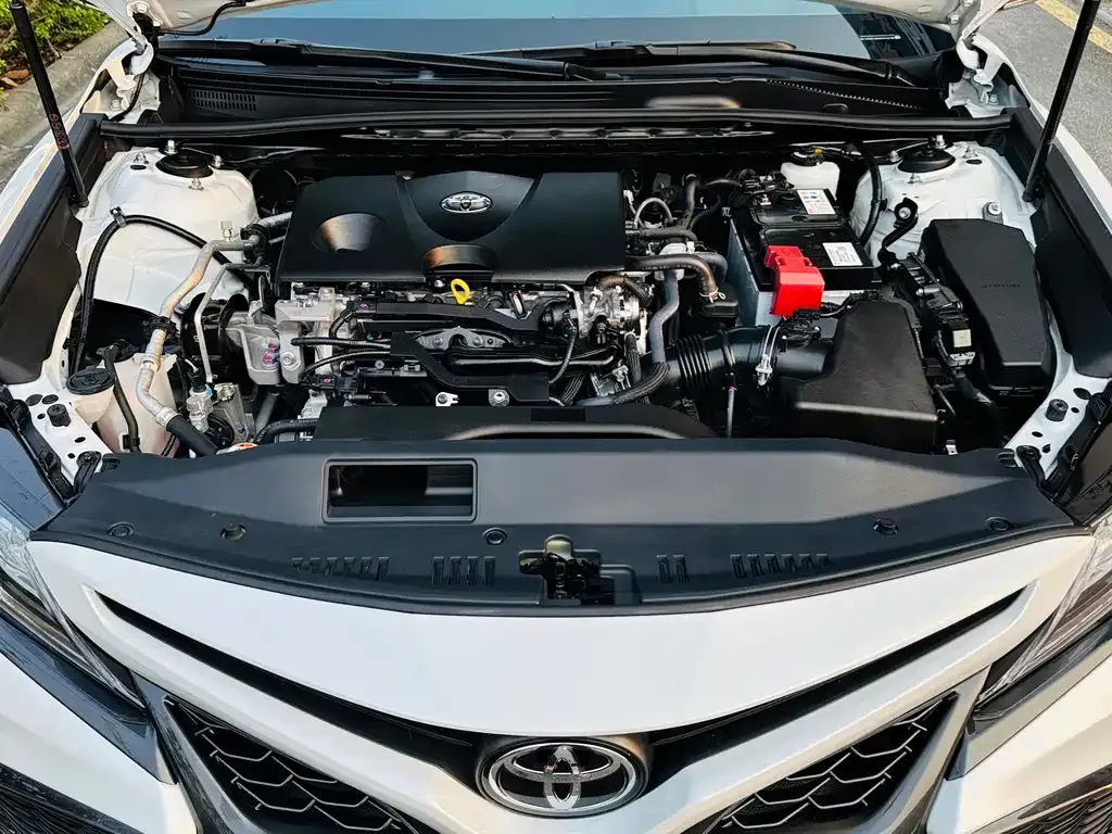 Toyota Camry — фото 3