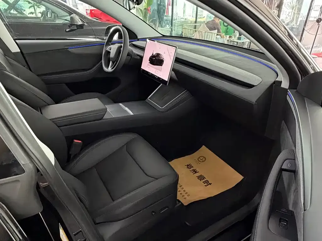 Tesla Model Y — фото 8