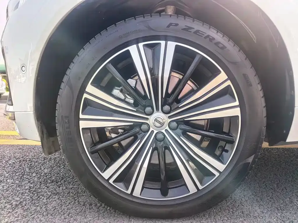 Volvo XC60 PHEV 2022 из CN, фото 2