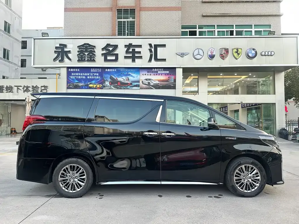 Toyota Alphard — фото 6