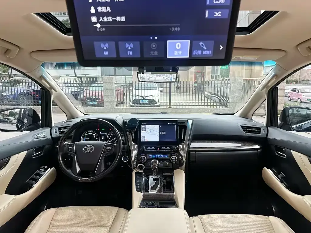 Toyota Alphard — фото 3