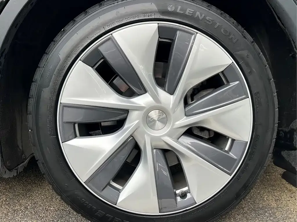 Tesla Model Y — фото 5
