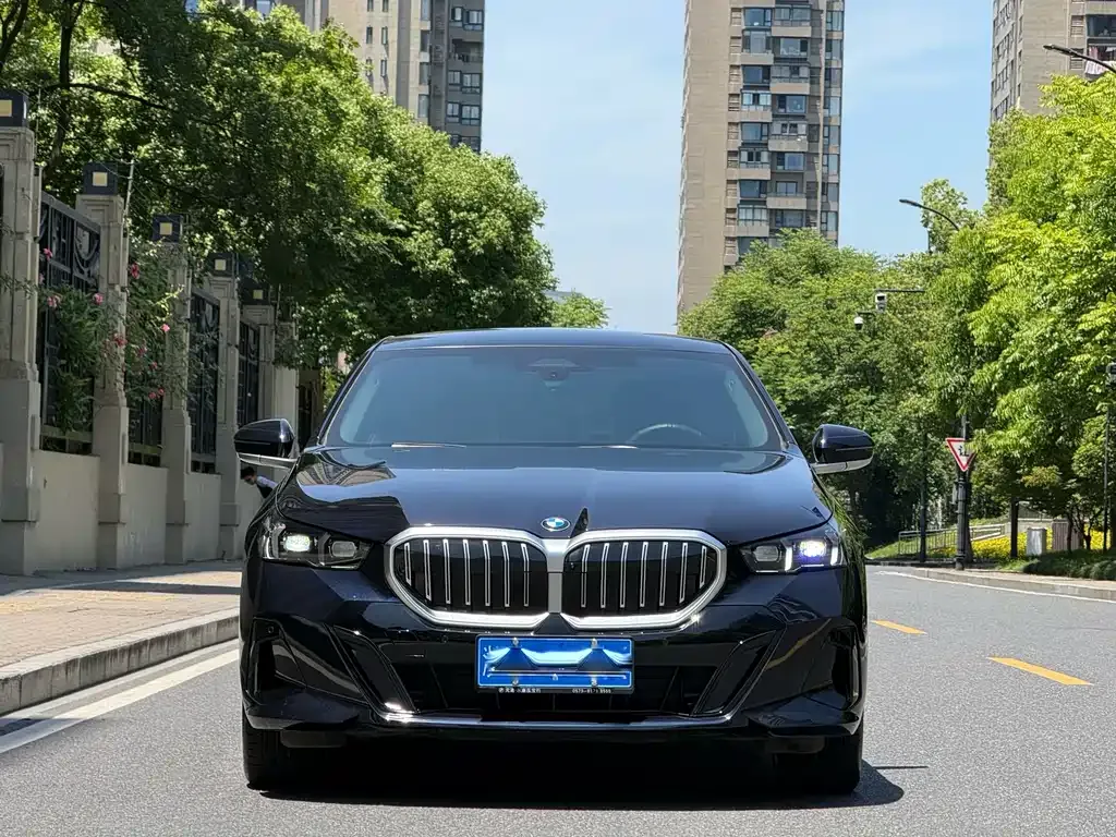 BMW 5 Series — фото 10