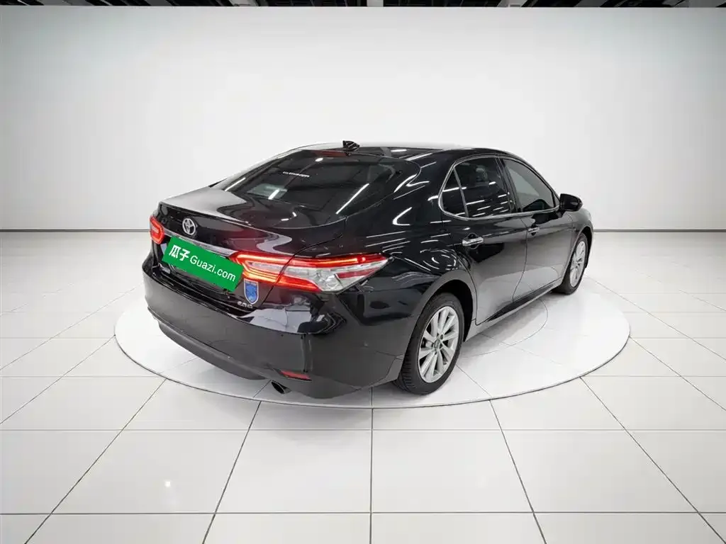 Toyota Camry — фото 7