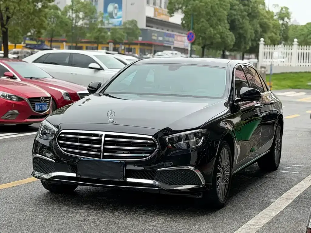 Mercedes-Benz E-Class — фото 8