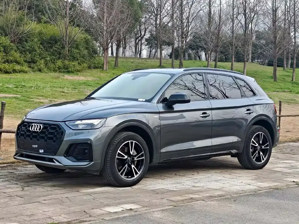 Audi Q5L — фото 1