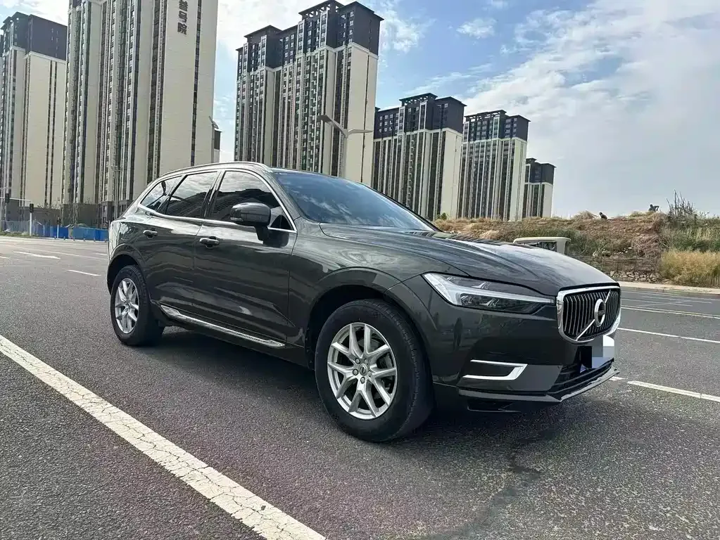 Volvo XC60 — фото 1