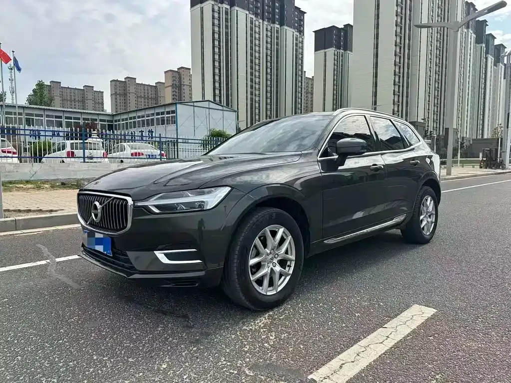 Volvo XC60 — фото 8