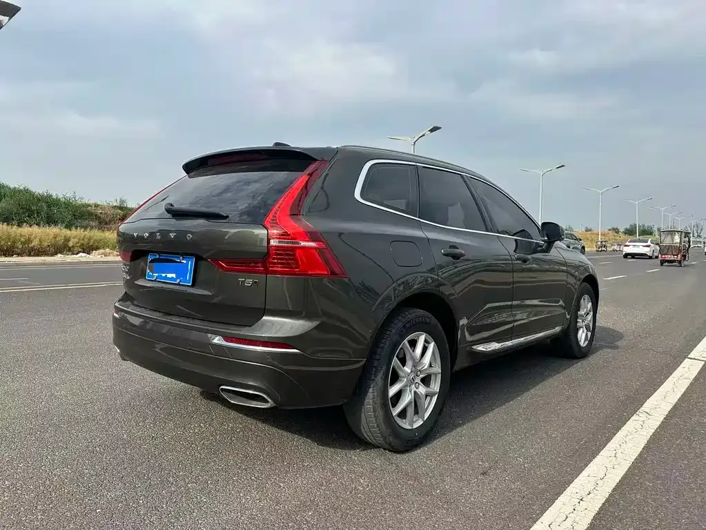 Volvo XC60 — фото 6