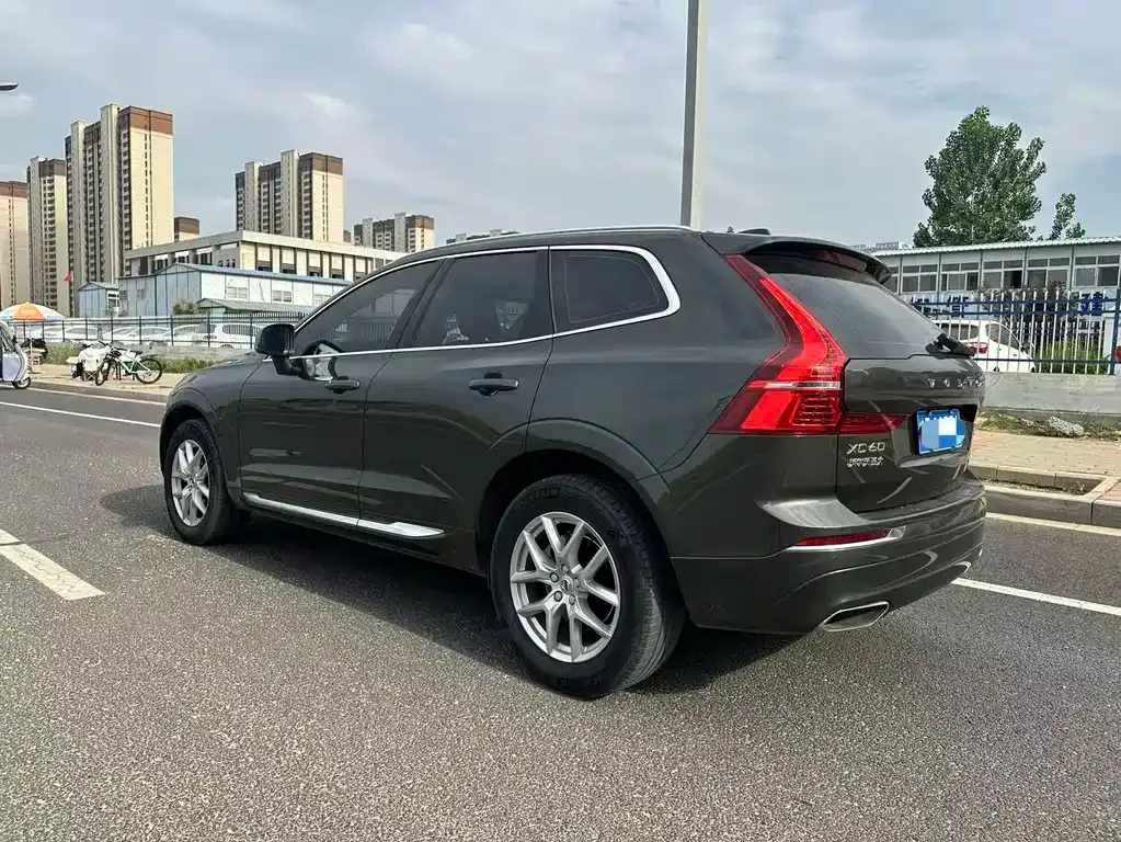 Volvo XC60 — фото 9
