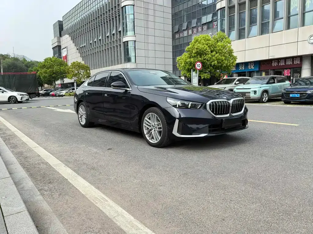 BMW 5 Series — фото 5