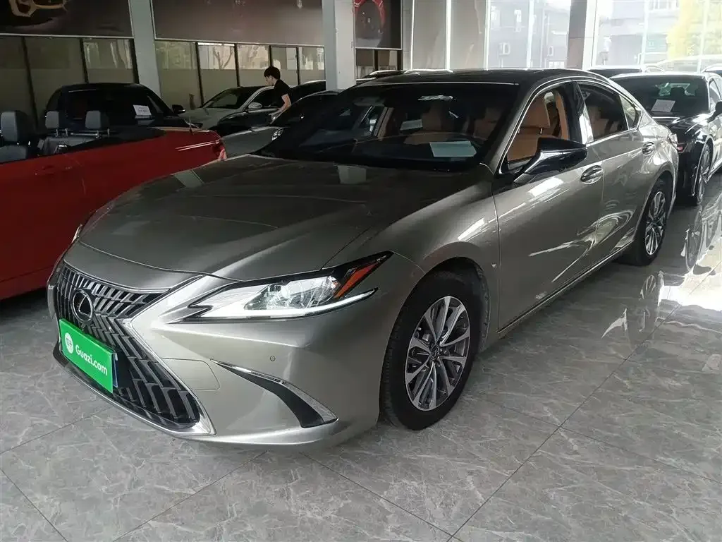 Lexus ES — фото 1