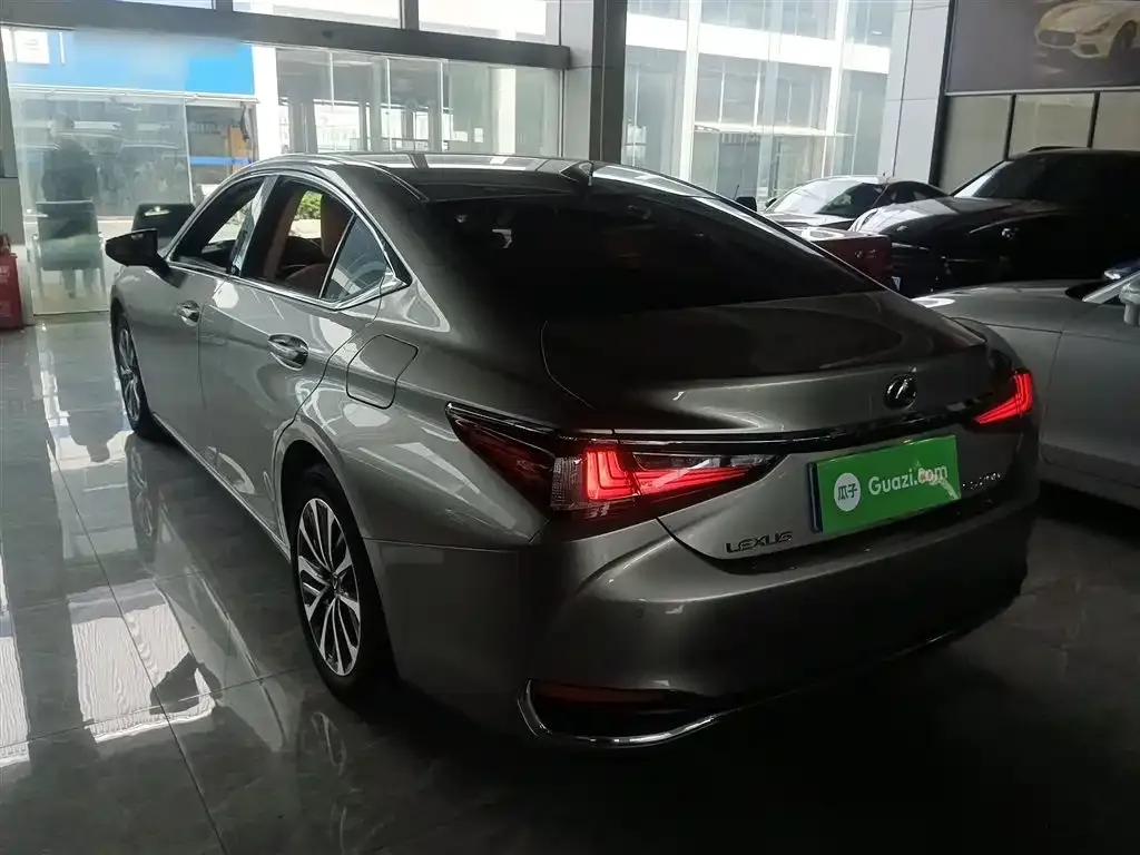 Lexus ES — фото 10
