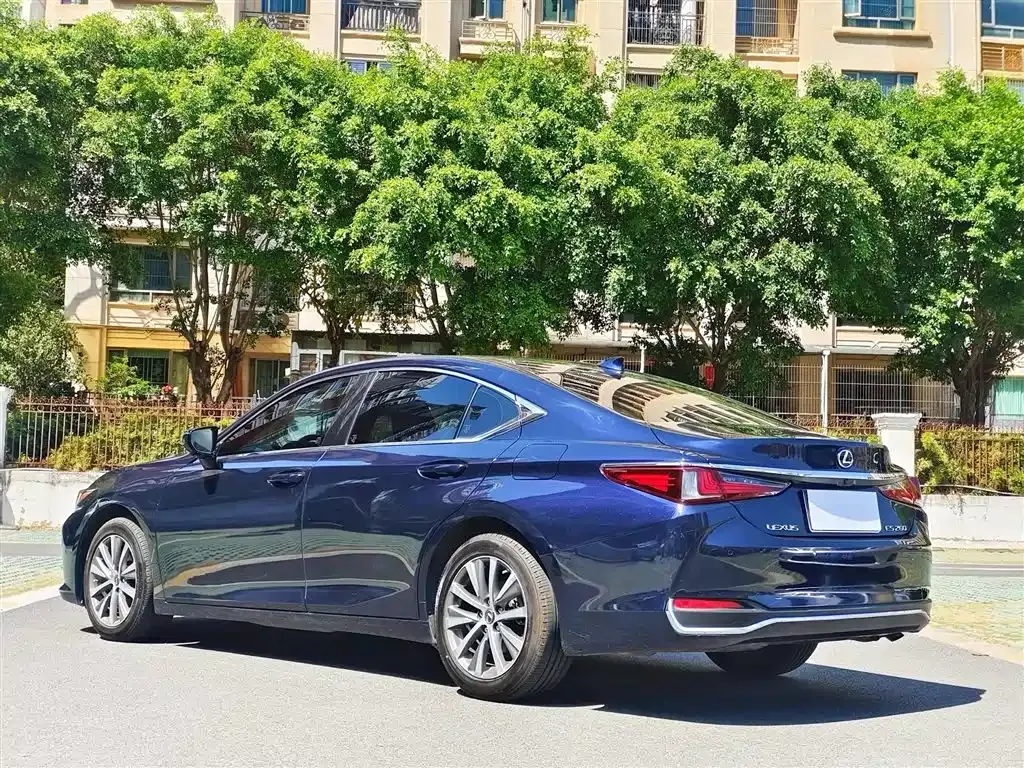 Lexus ES — фото 10