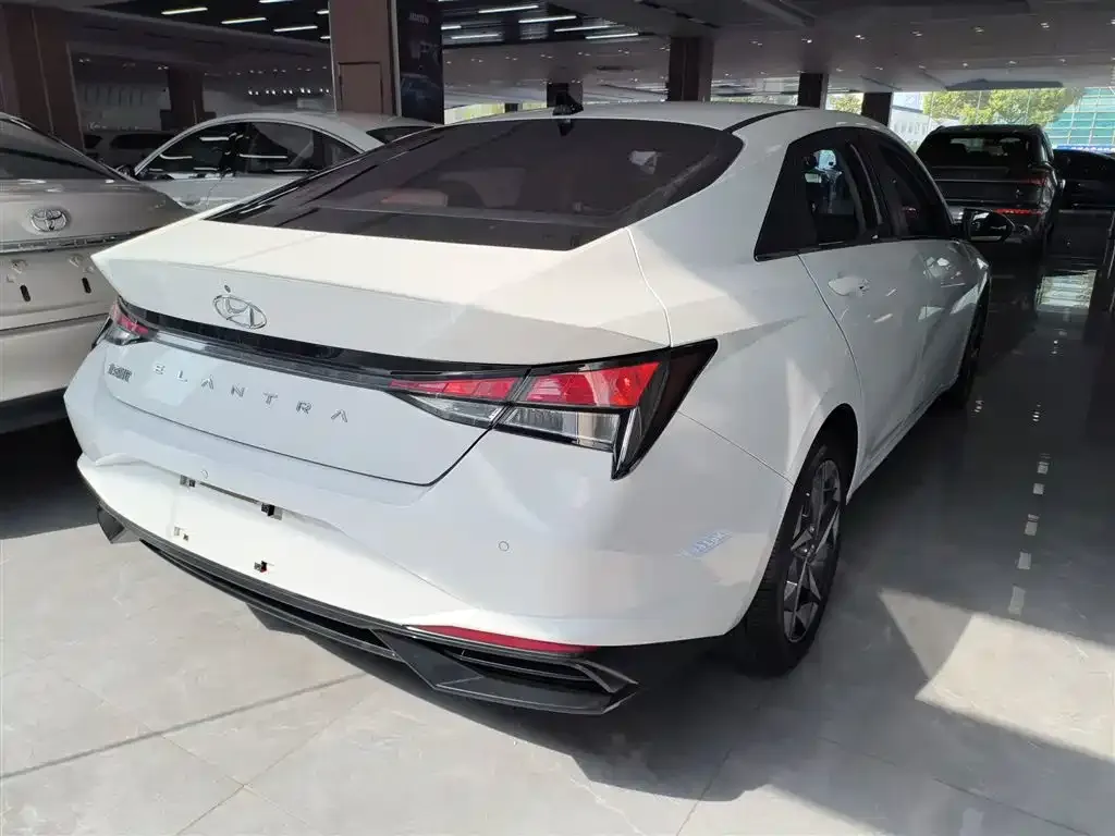 Hyundai Elantra 2023 из CN, фото 7