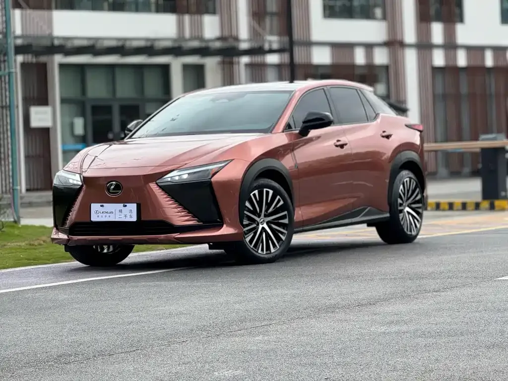 Lexus RZ — фото 1