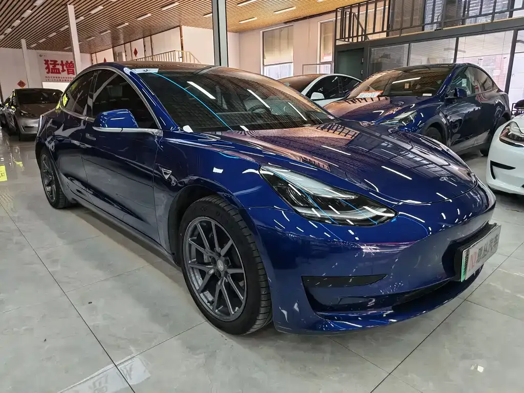 Tesla Model 3 — фото 8