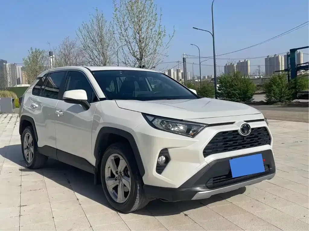 Toyota RAV4 — фото 7