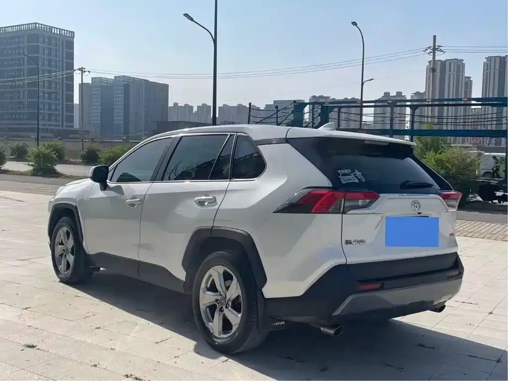 Toyota RAV4 — фото 2