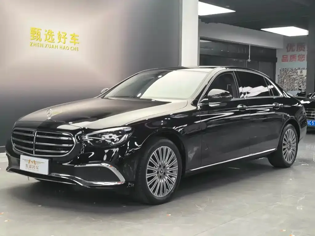 Mercedes-Benz E-Class — фото 1