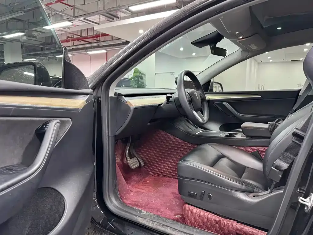 Tesla Model Y — фото 8
