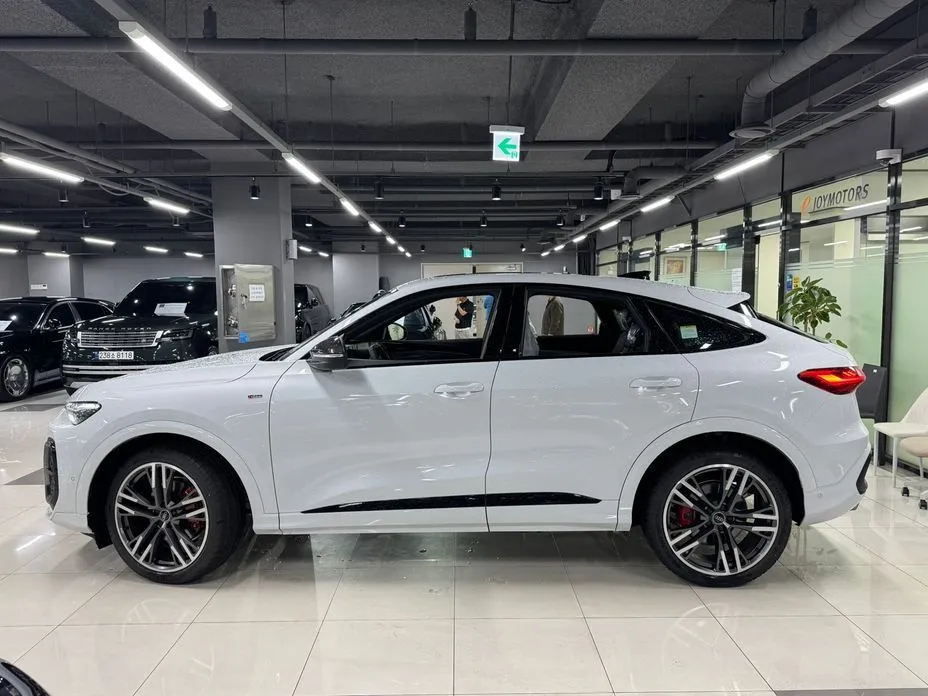 Audi Q5 2025 из KR, фото 9