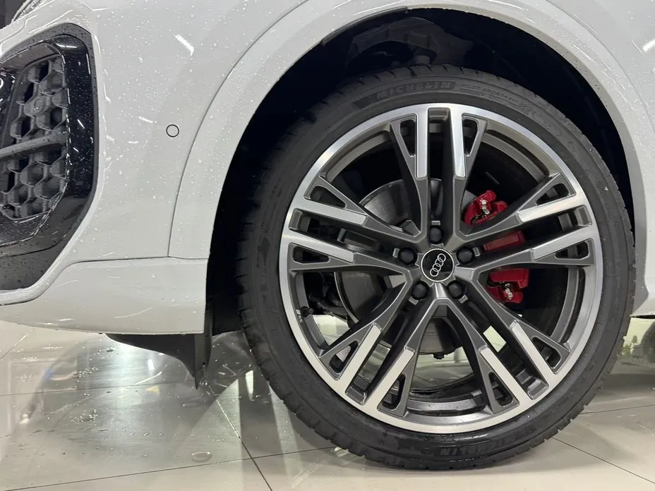 Audi Q5 2025 из KR, фото 10