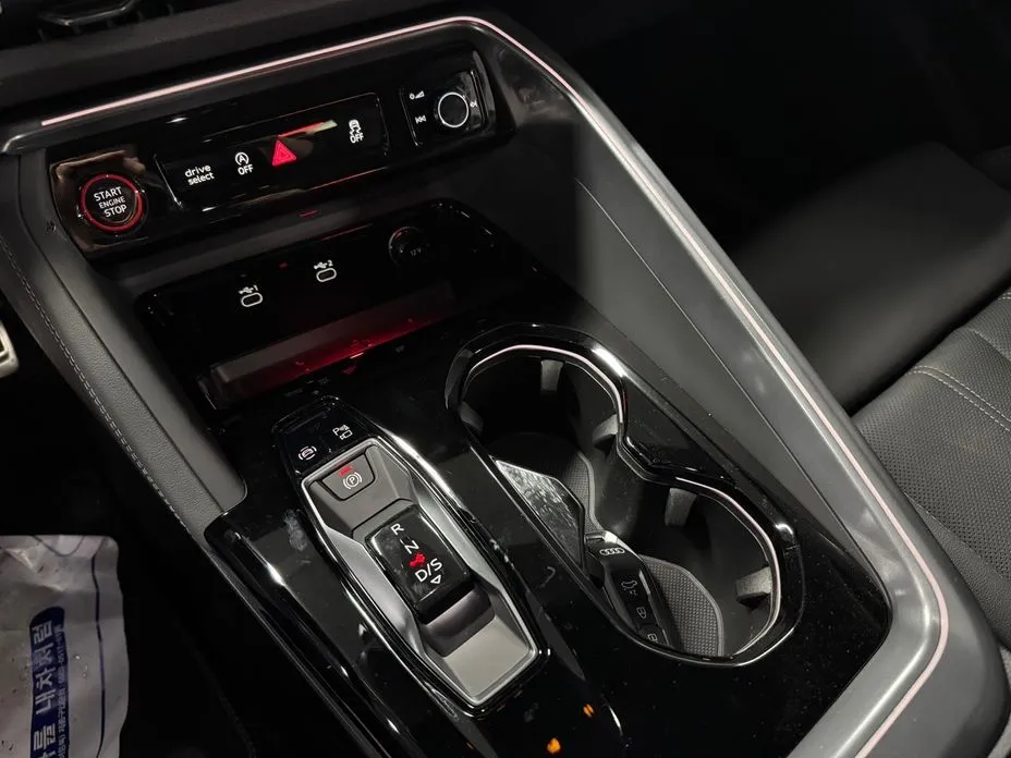 Audi Q5 2025 из KR, фото 7