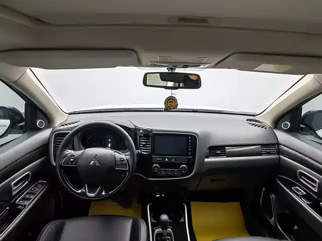 Mitsubishi Outlander 2021 из CN, фото 5