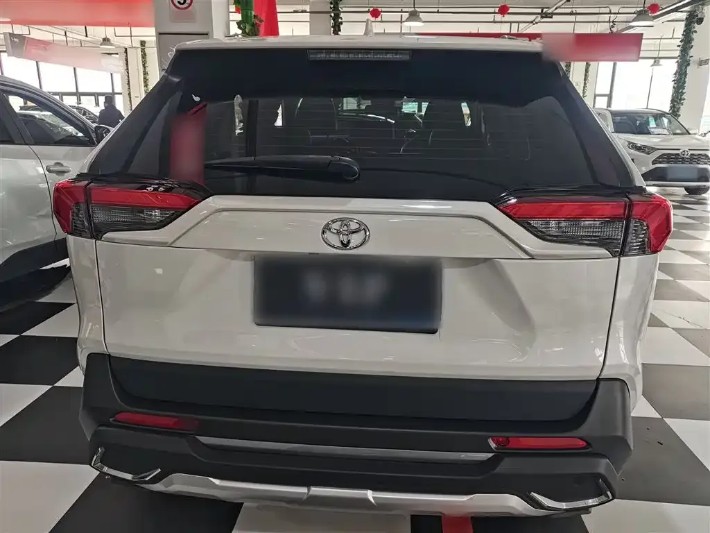 Toyota RAV4 — фото 5