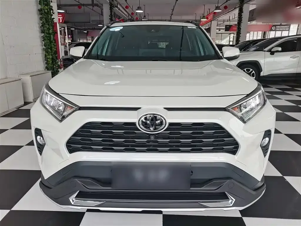Toyota RAV4 — фото 8