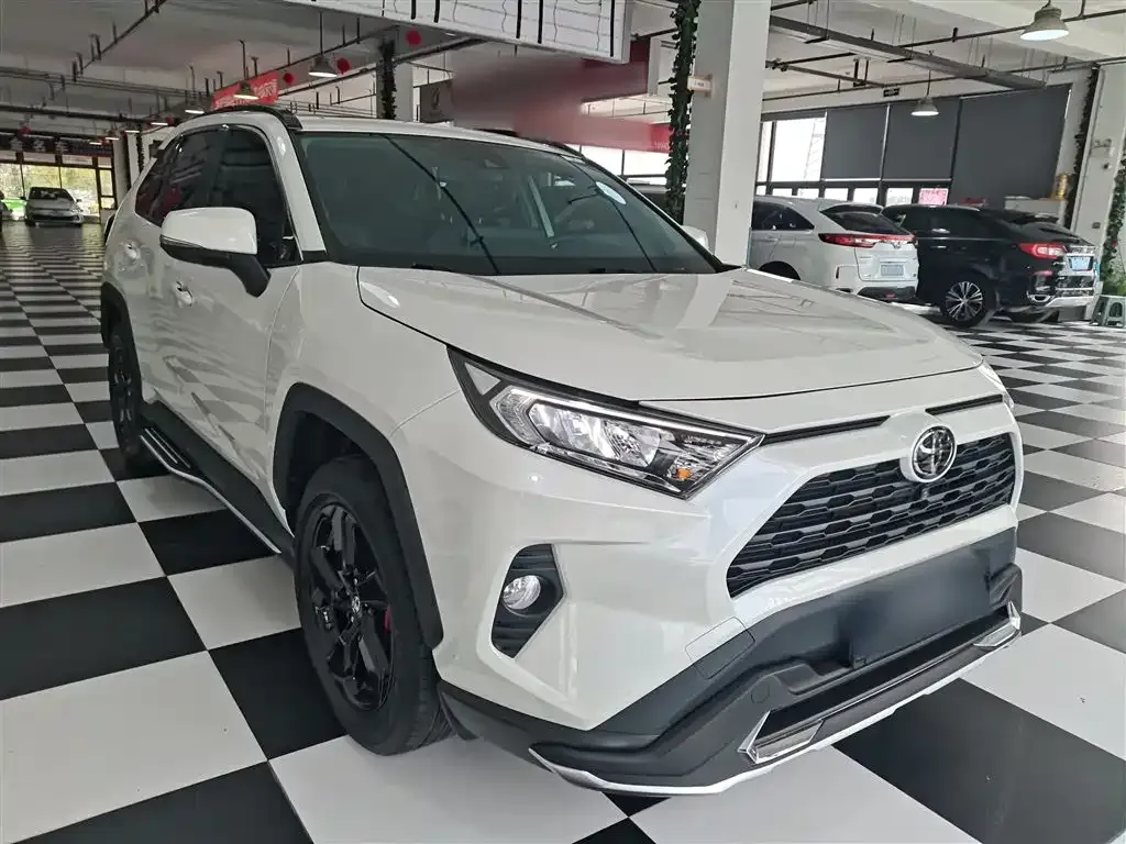 Toyota RAV4 — фото 7