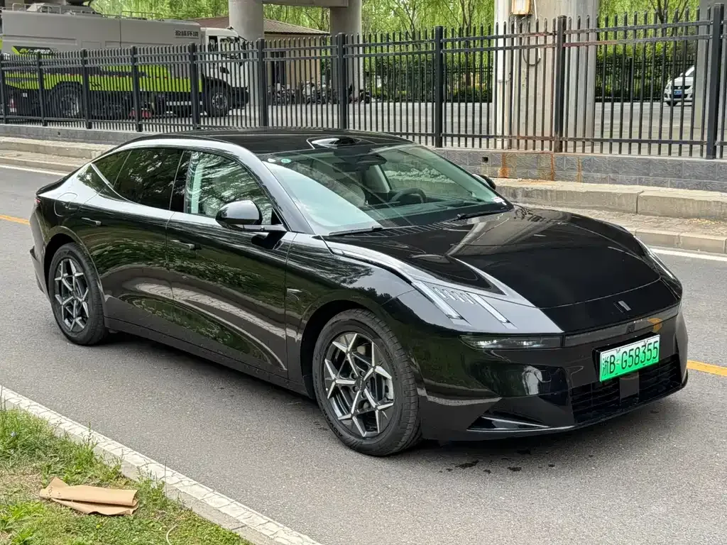 Lynk & Co 10 EM-P