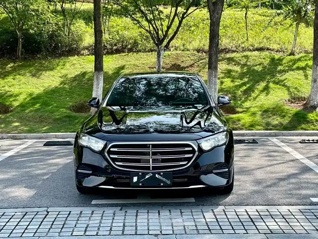 Mercedes-Benz E-Class — фото 1