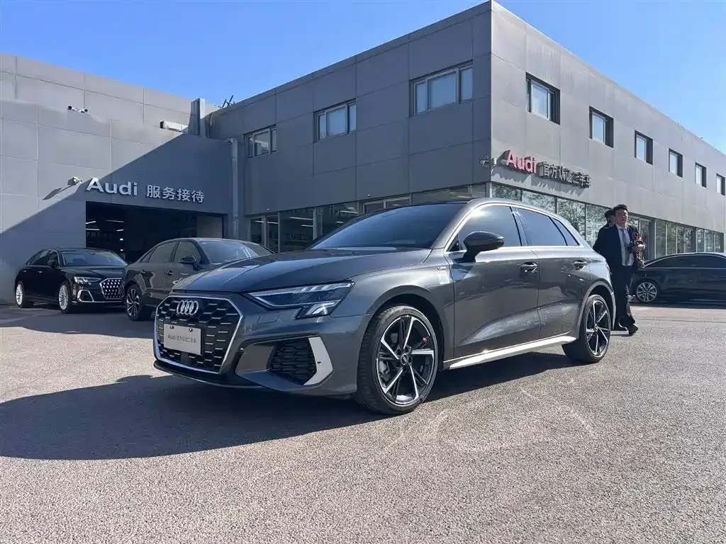 Audi A3 — фото 1