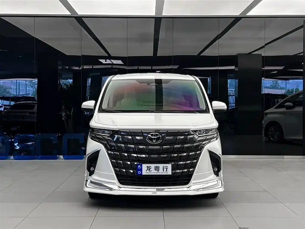 Toyota Alphard — фото 7