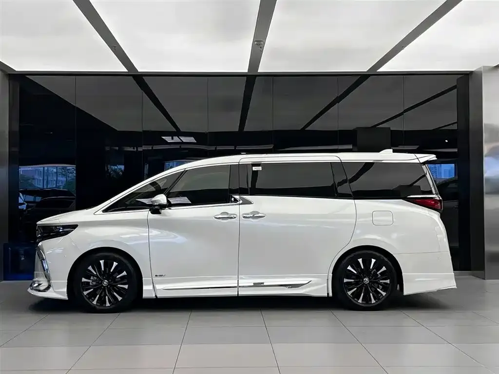 Toyota Alphard — фото 5