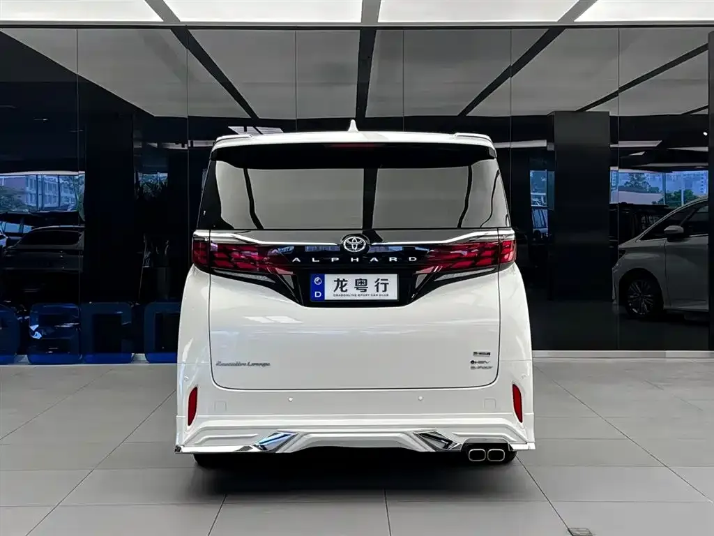 Toyota Alphard — фото 3