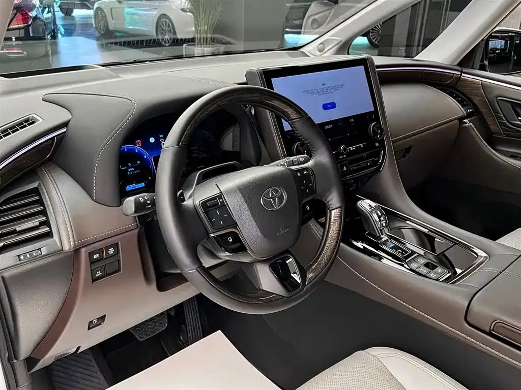 Toyota Alphard — фото 6