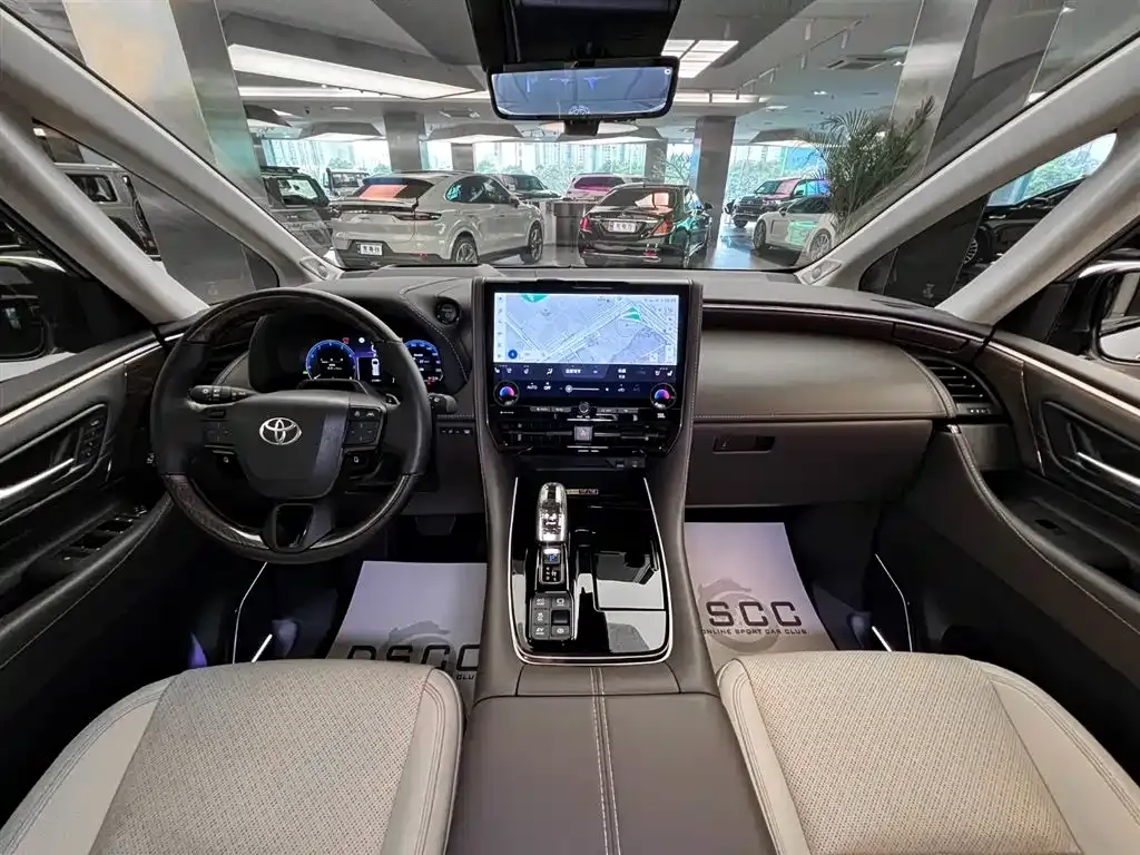 Toyota Alphard — фото 9