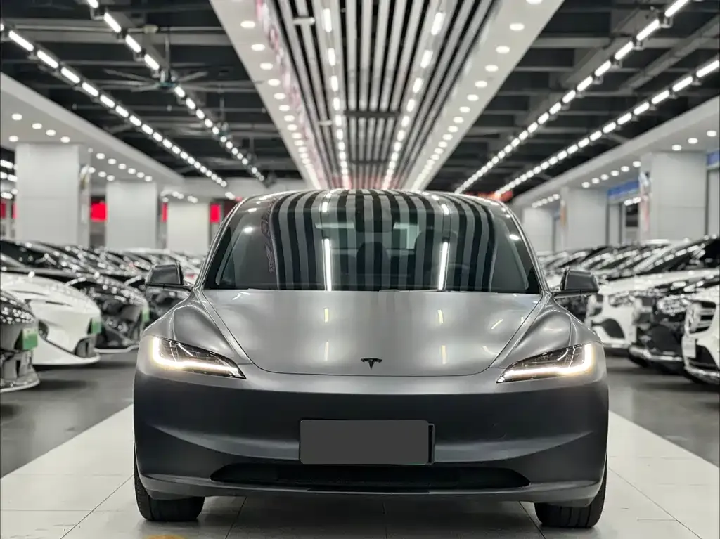 Tesla Model 3 — фото 3