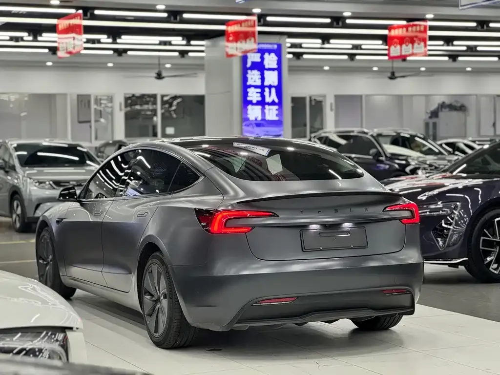 Tesla Model 3 — фото 7