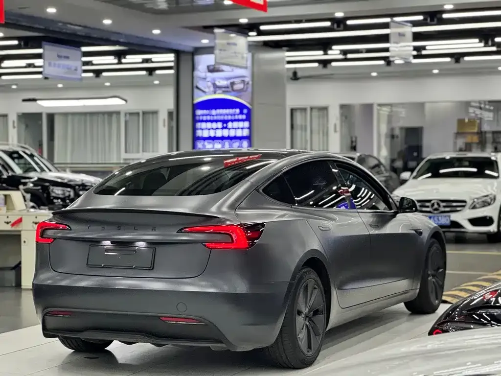Tesla Model 3 — фото 6