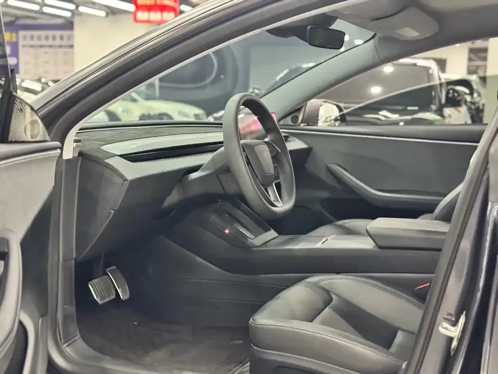 Tesla Model 3 — фото 10