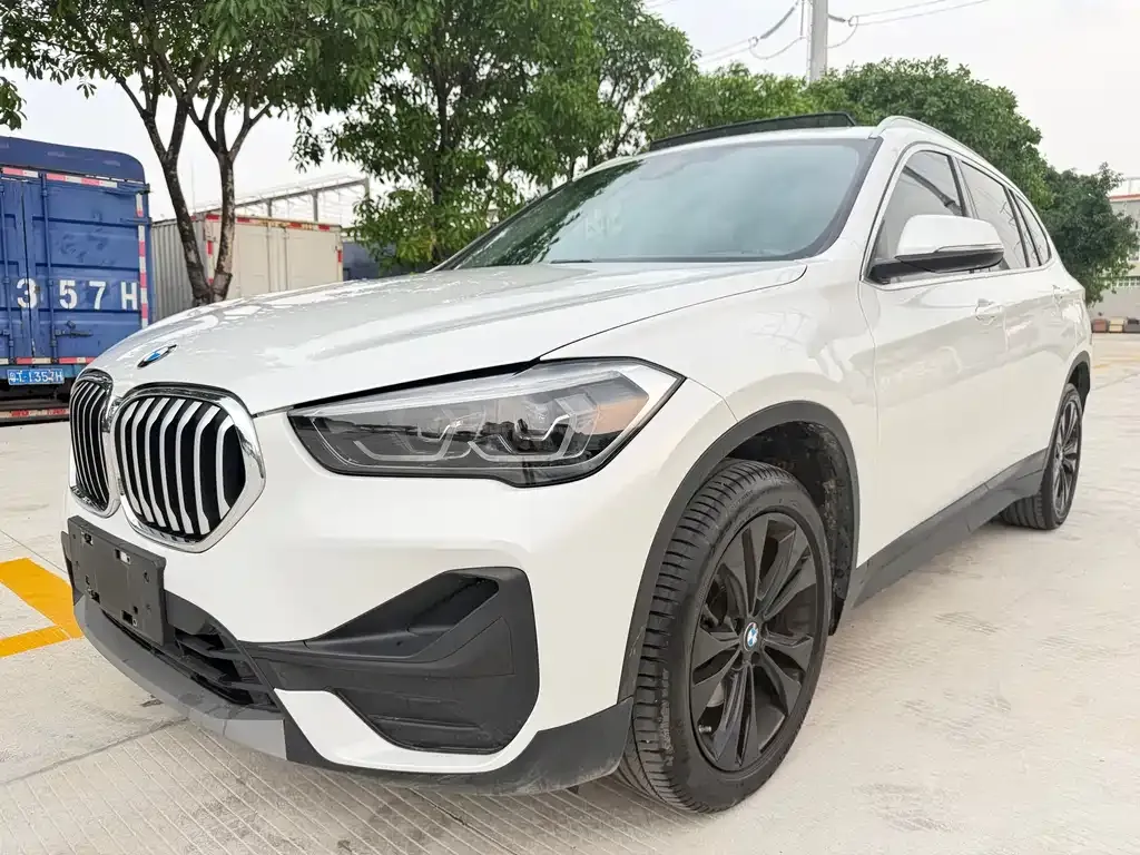 BMW X1 — фото 1