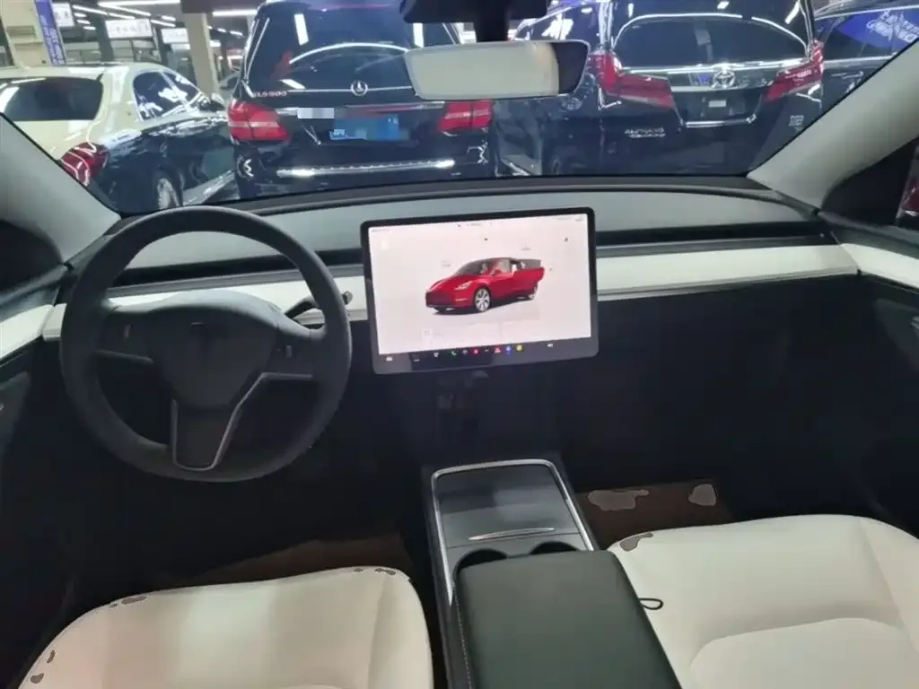 Tesla Model Y — фото 6